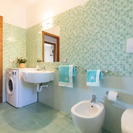 Apartment Le Essenze Di By Elbasummer Lacona